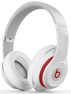  Beats Studio 2 Over-Ear Headphones White (MH7E2ZM/A)