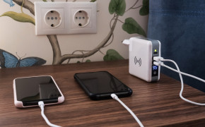    Qitech Travel Bank Charger 3 in 1 White 5