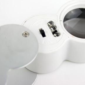  Magnifier 9888  LED    40   25  3