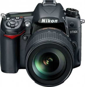  Nikon D7000 + 18-140VR (VBA290KV01)