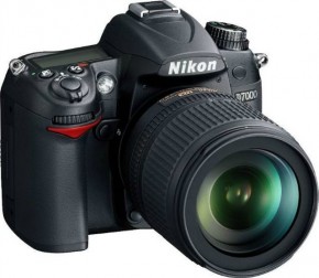  Nikon D7000 + 18-140VR (VBA290KV01) 3