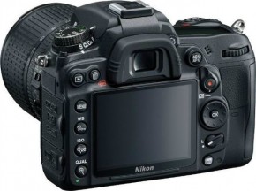  Nikon D7000 + 18-140VR (VBA290KV01) 4